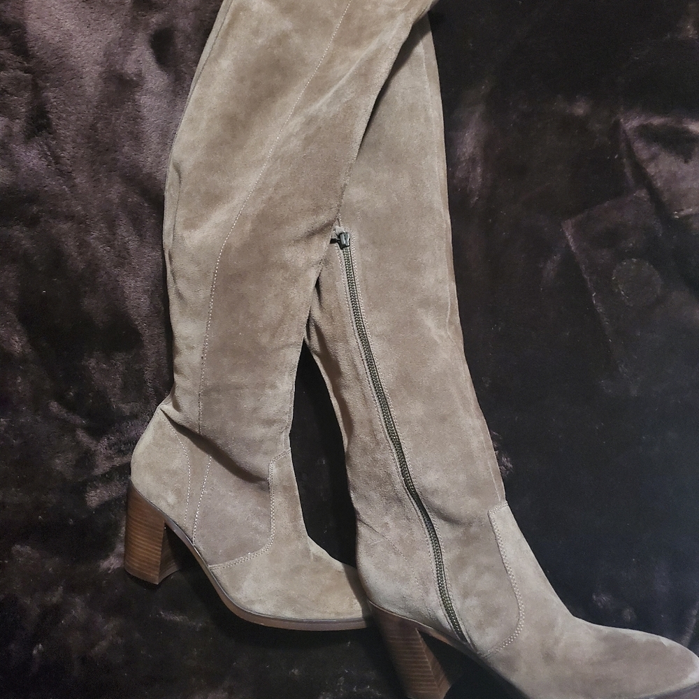 Boots - Picture 2 of 4